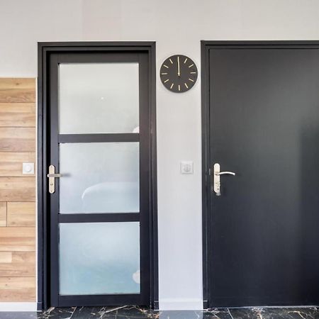 Studio 2 Coubron Luaran gambar